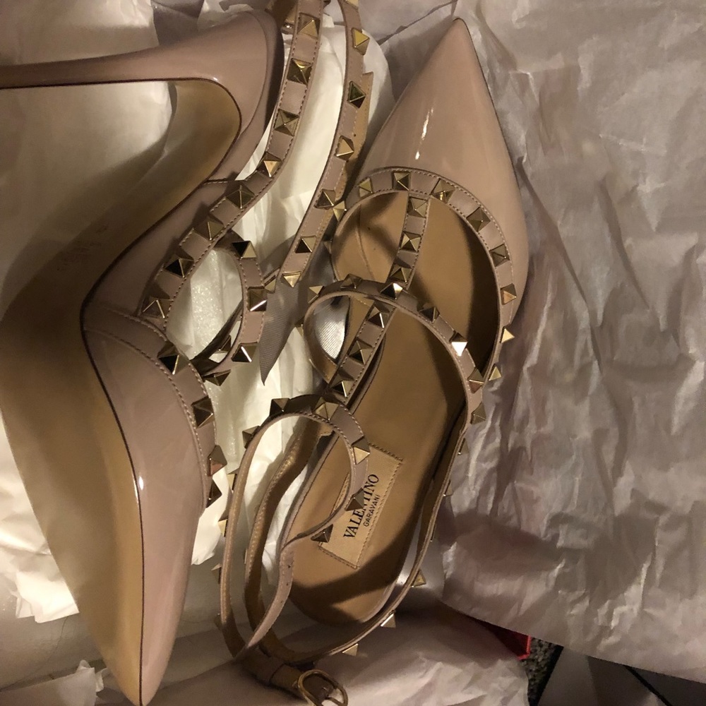 Valentino Rockstud patent leather pumps